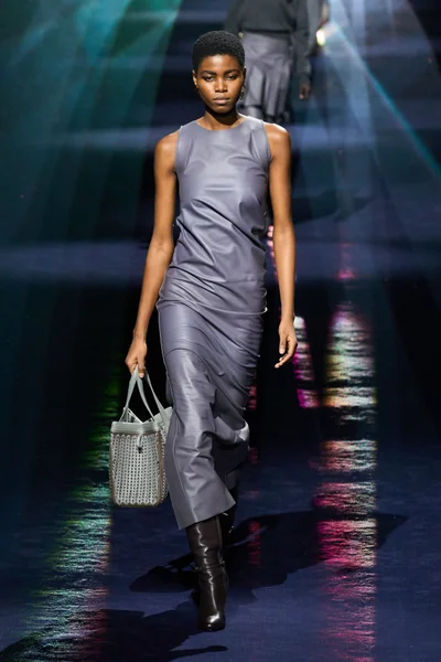 Look 10